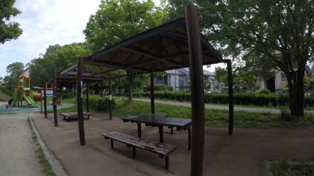 小幡緑地のベンチ