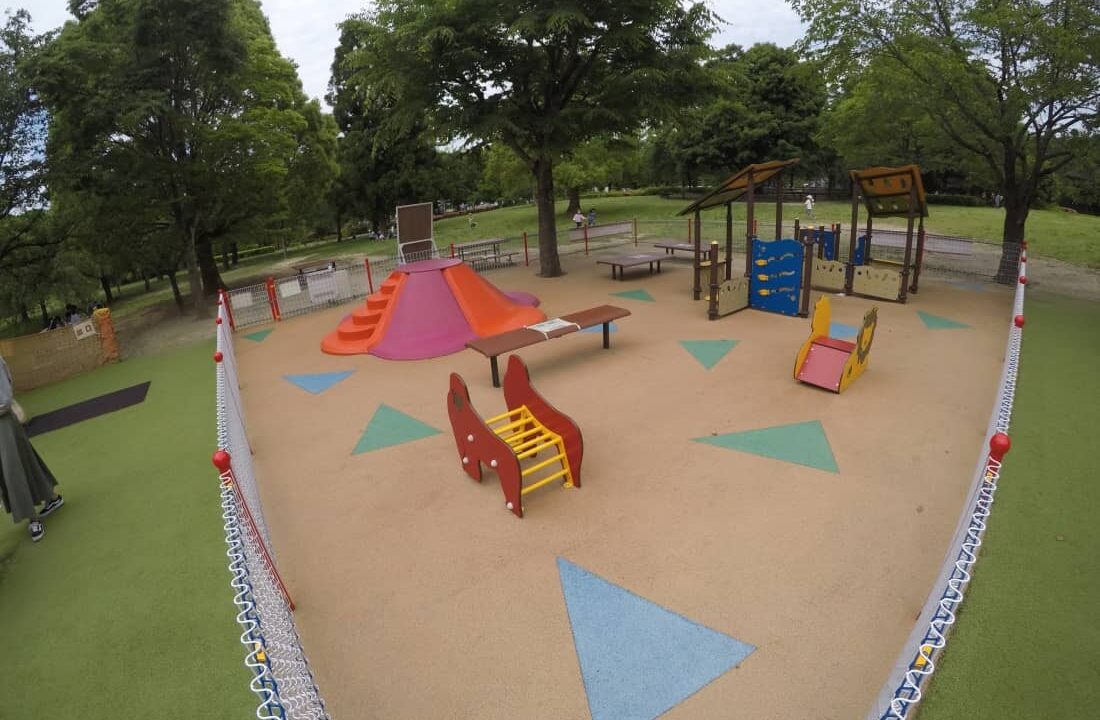 都市緑化植物園の幼児向け遊具