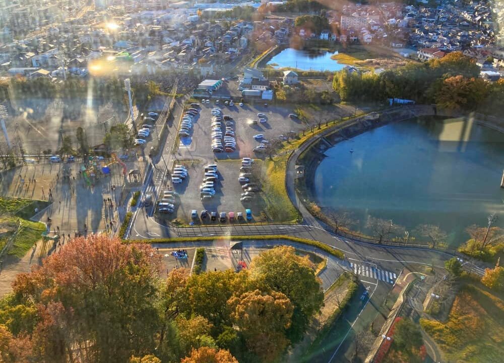 城山公園の遊具付近の駐車場