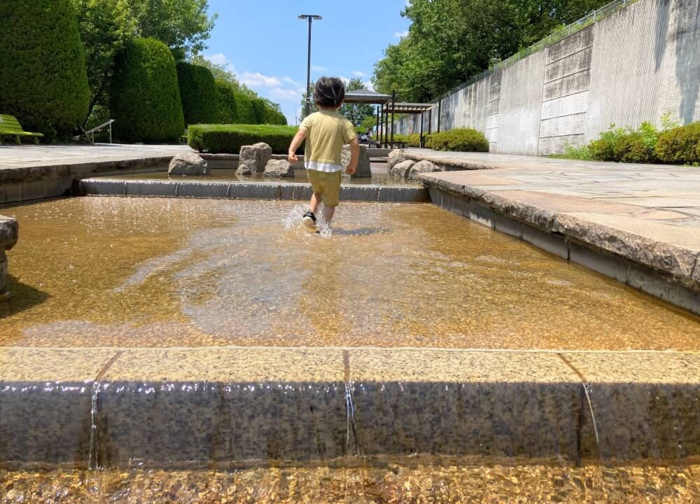 桃花台中央公園の水遊び場　水路の様子