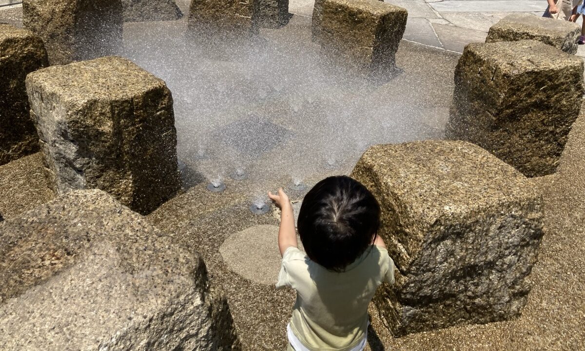 桃花台中央公園の水遊び場にあるミスト