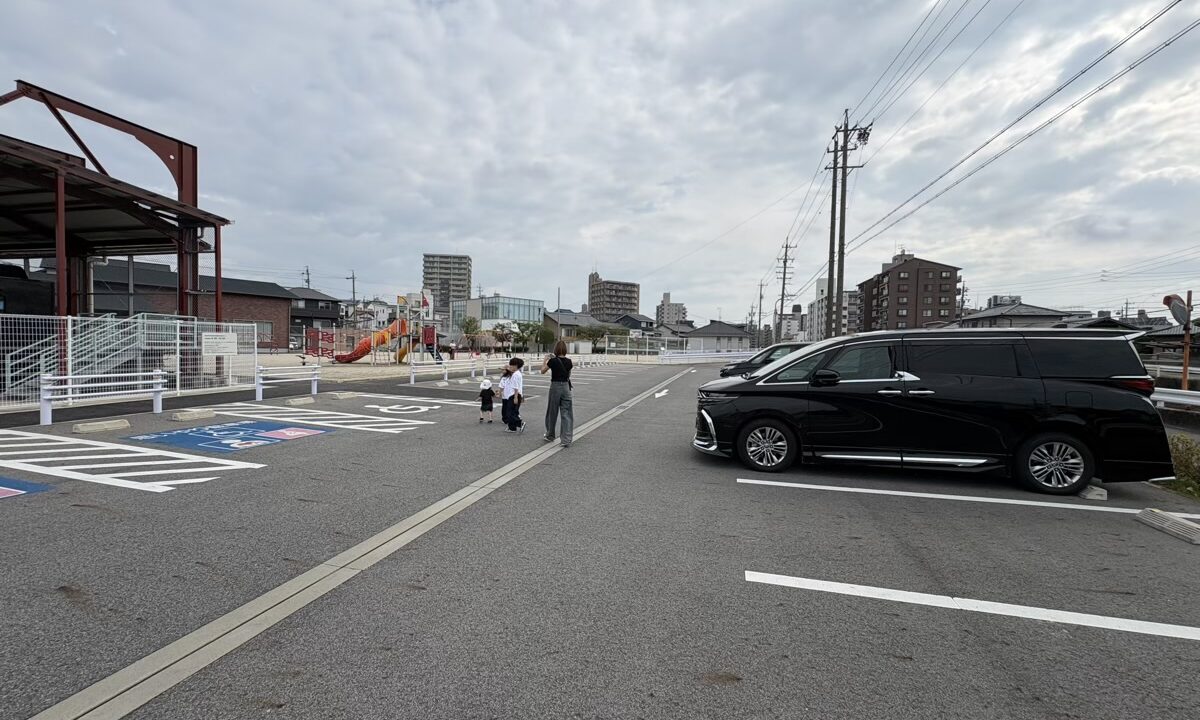 春日井児童遊園の第一駐車場